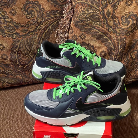 100% Auth Nike Air Max Excee Sneakers - Picture 7 of 12
